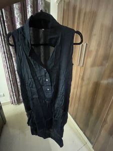 A Casual Black Straight Shift Dress