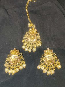 Beautiful Earings With Mang Tika Set