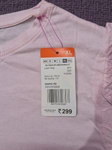 T Shirt With Ruffle Hands