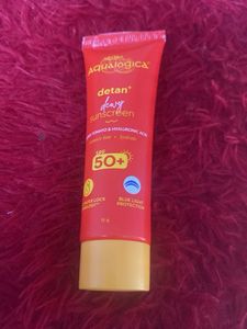 Detan, Glow &amp; Radiance Sunscreen Tube Aqualogica