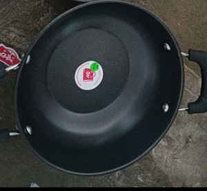 Non-Stick kadhai 1.25 ltr capacity