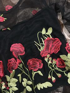 BLACK FLORAL TOP