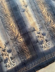Vintage Floral Print Saree
