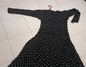 A Beautiful Black 🖤 Gown In Good Quality  Like Ne