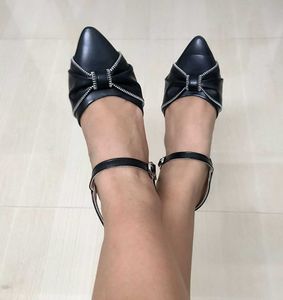 Black Bow Heel