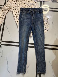 blue pant with printed shirt