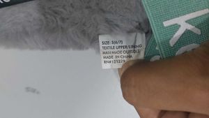 Kensie Fuzzy Slippers - Size S(6/7)