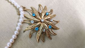 pulse necklace flower design