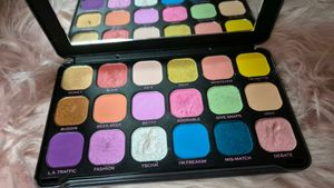 Clueless Make Up Revolution Eye Shadow.