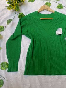 Classic V-Neck Knit Sweater 💚