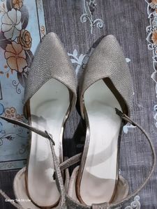 SILVER STYLISH KITTEN BLOCK HEELS