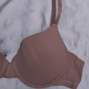 Laura Smith Nude Bra