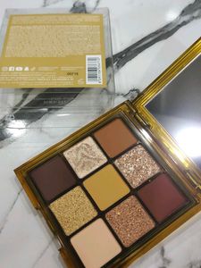 Toffee Brown Huda Beauty Eyeshadow Palette