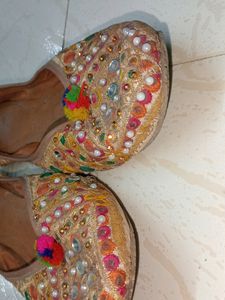Beautiful Rajasthani Mojdi