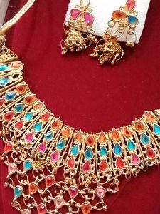 Golden Multistone Necklace With Earrings.