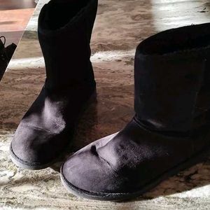 Cozy Black Winter Boots