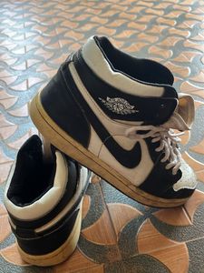 Jordan 1 Low Black/White