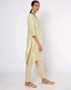Avaasa Kurti