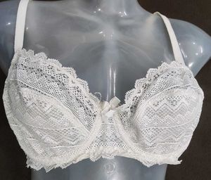 Elegant White Lace Bra 🖤