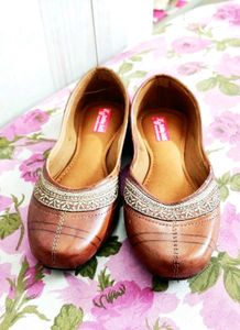 Embroidered Jutti Flats size-5 no