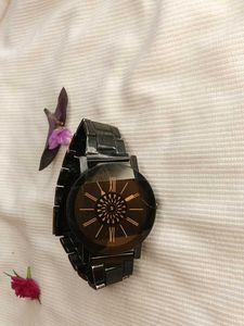 “Elegant Black Wrist Watch – Comfortable & Classy”