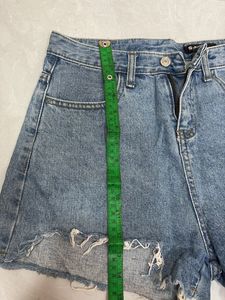 Hot Shorts With 2 Tops