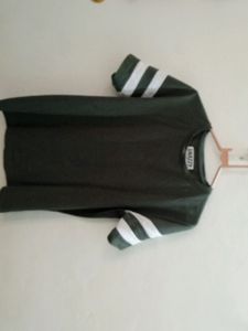 Snazzy Brand Parrot Green T-shirt
