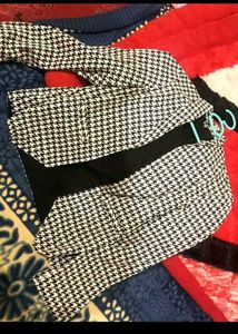 Houndstooth Blazer - Stylish &amp; Chic