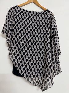 Chic Black &amp; White Asymmetrical Top 📓🖤