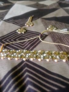 eautiful Golden Choker With Earings And Mnagtika?