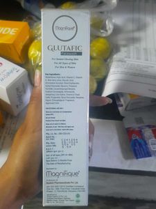 GLUTAFIC FACE WASH