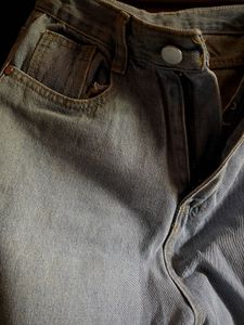 High Waist Mom Jeans – Light Wash