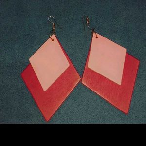 Women&#39;s Movable Wooden Earing
