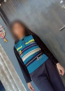 Girl&#39;s Striped Top