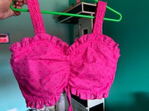PINK SLEEVELESS CROP TOP