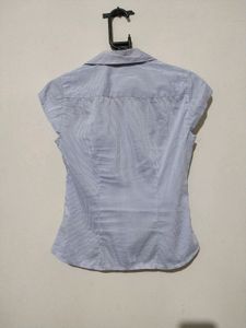 H&amp;M Blue Striped Fitted Shirt (M)