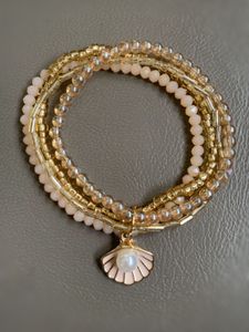Gold-toned shell charm with pearl  Bracelet ✨
