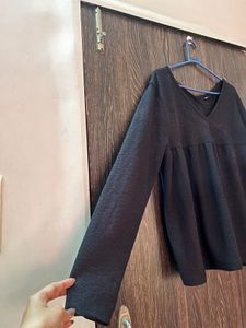 Black Sweatshirt
