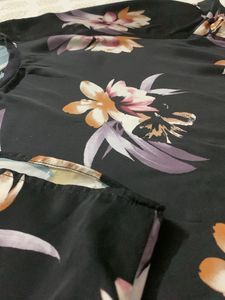 ONLY floral Black boxy Top