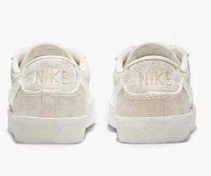 NIKE WOMEN OFF WHITE LOW BLAZER SHOE