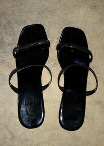 Chic Black Flats..New With Tag