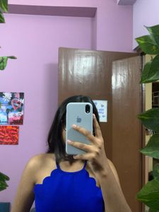 Cut Out Detail Crop Top
