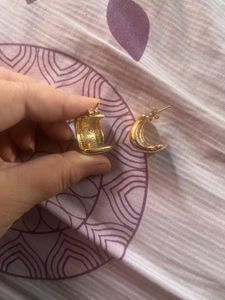 H And M Set Of Two Vibrant Earring