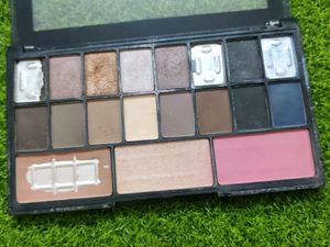 3 In 1Eyeshadow Palette