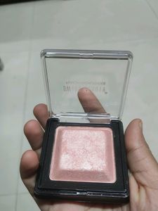 Branded New Swizz Beauty Highlighter