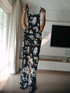 Fix price black Flower printed dungaree