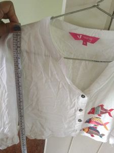 Verdusa White Fish Embroidered Croptop