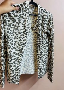 Leopard print woolen fitted top