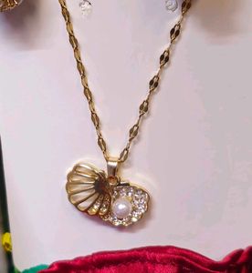 Gold Shell Pearl Necklace (New Design)