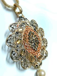 Golden Floral Pendant Necklace